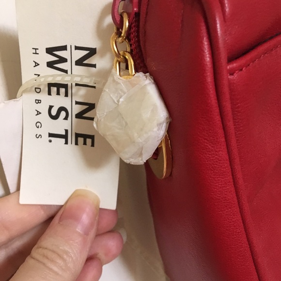 Vintage New Red Leather crossbody purse Chains strap chain handbag Nine West bag - Picture 2 of 3